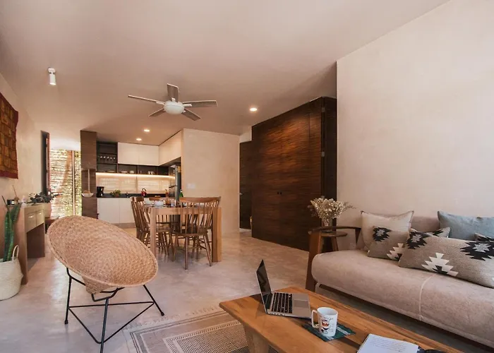 Spacious 2br - Wide Balcony W/tub & Yoga Deck Apartment